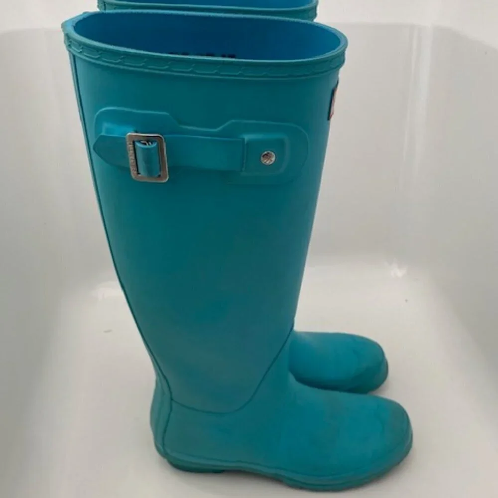 HUNTER Original Tall Turquoise Blue Rain Boots AND Socks Sz 7 Wellies